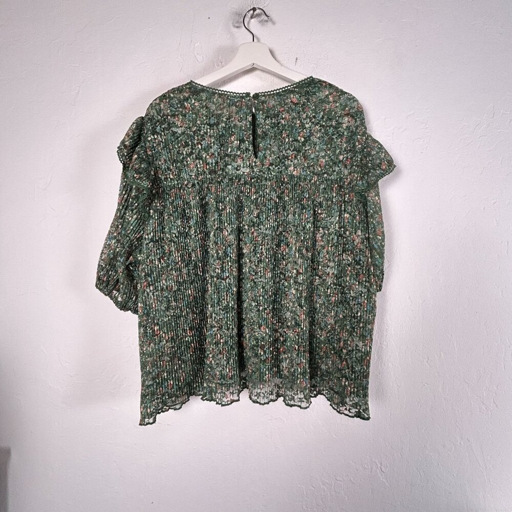 Green Floral Pleated Women’s Blouse - Picture 2 of 8